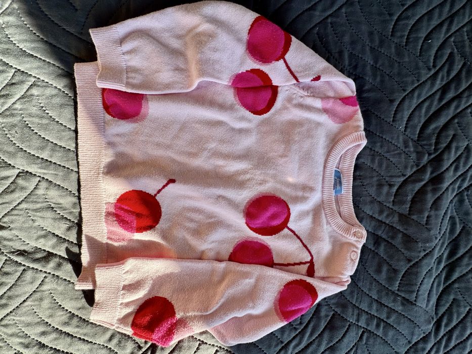 Розов пуловер,тънък,абсолютно запазен