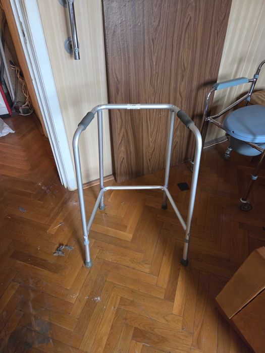 Cadru mers, persoana handicap, din aluminiu, reglabil pe inaltime