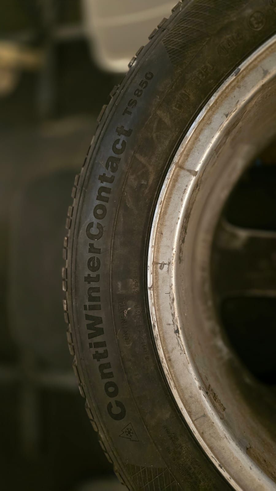 3 гуми 1 Continental и 2 Good Year