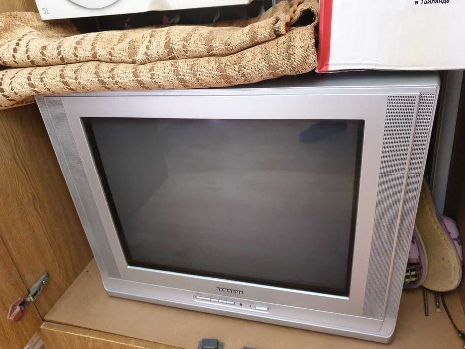 Телевизор Samsung, плоский экран, диагональ 53 см