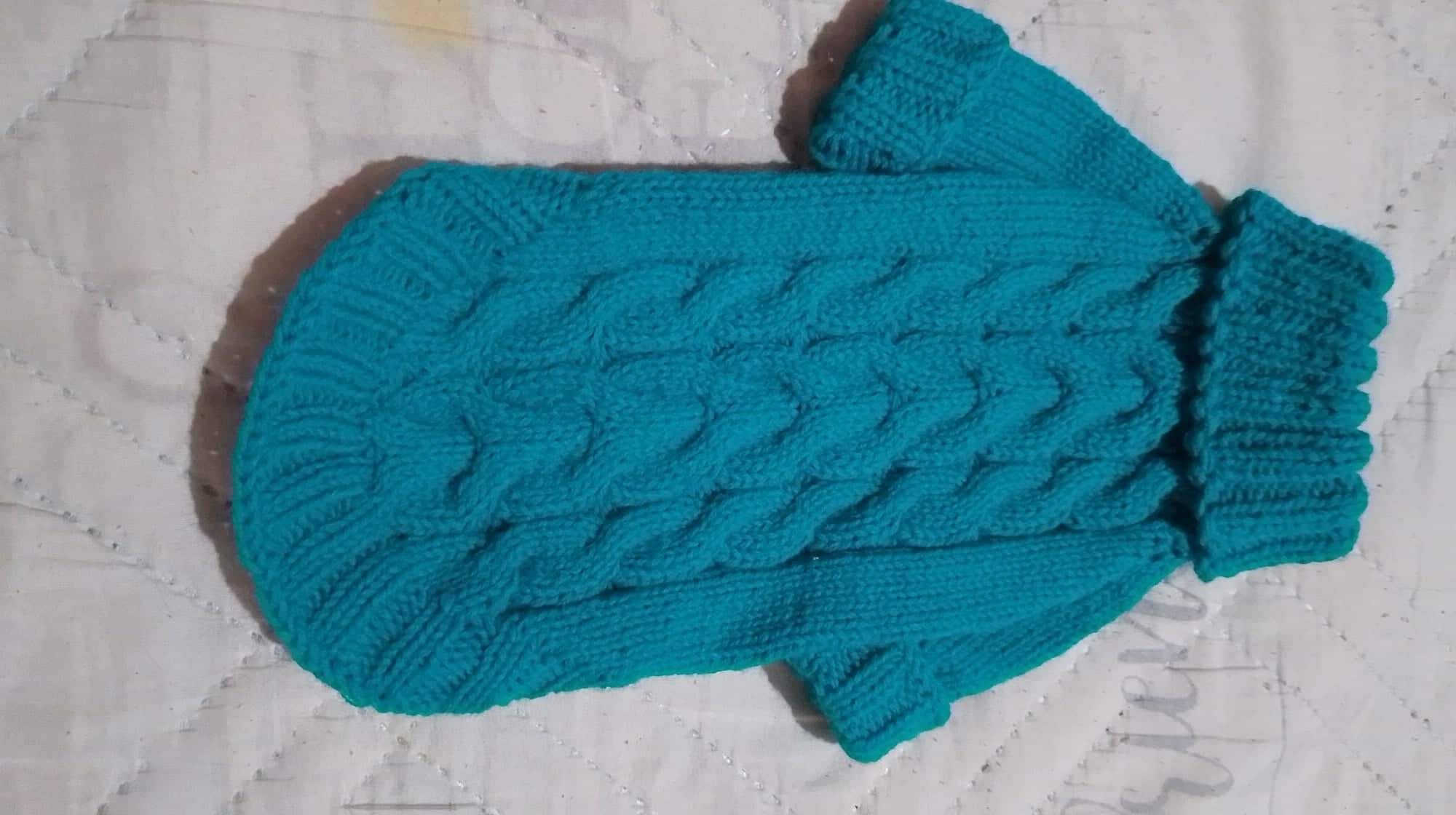 Пуловер за йоркширски териер. Ръчно изработен от качествени материали.