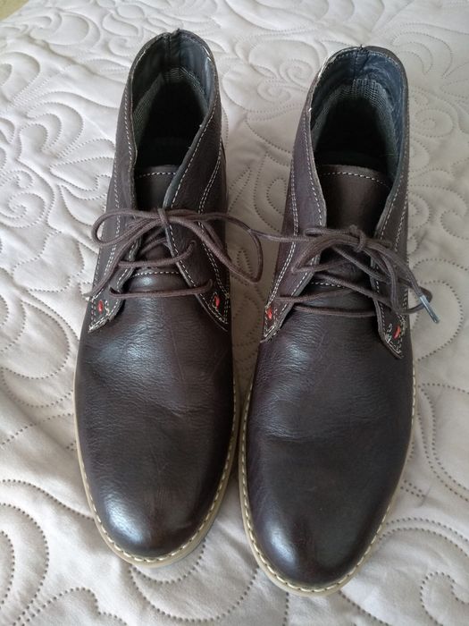 Pantofi din piele noi