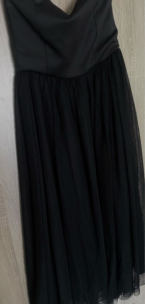 Черна рокля Stradivarius