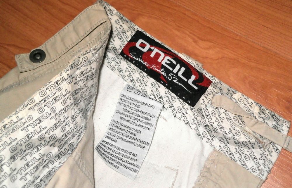 Pantaloni scurti cargo marca O'Neill ,model foarte deosebit