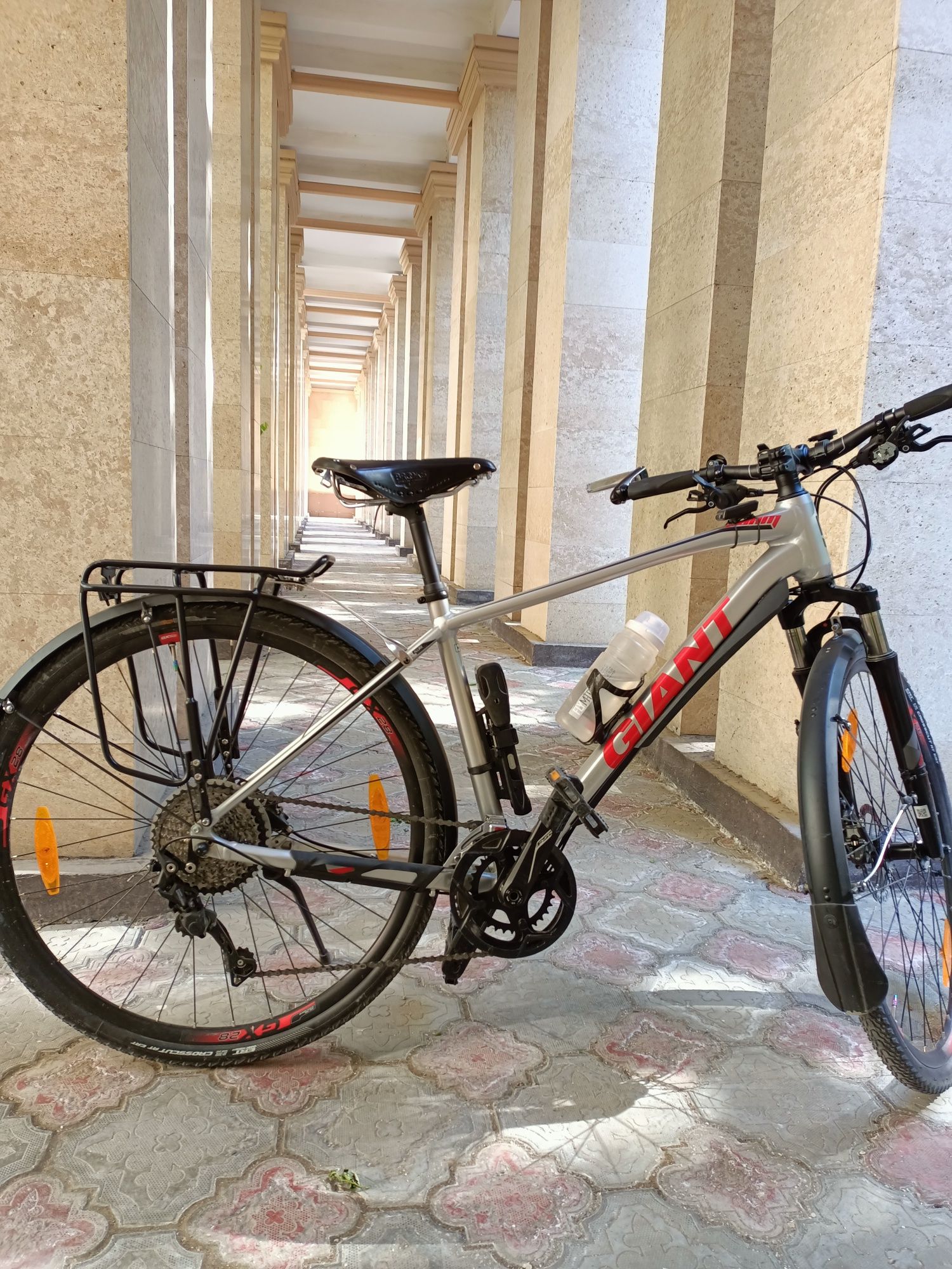 Велосипед гибрид грэвел Giant roam 1 disk Shimano deore m6100 shadow+