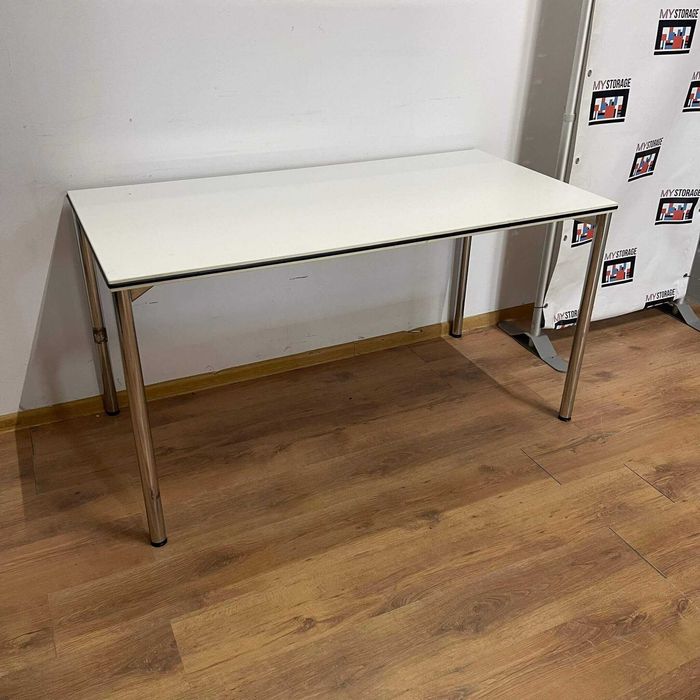 Masa cu picioare cromate si blat din PAL