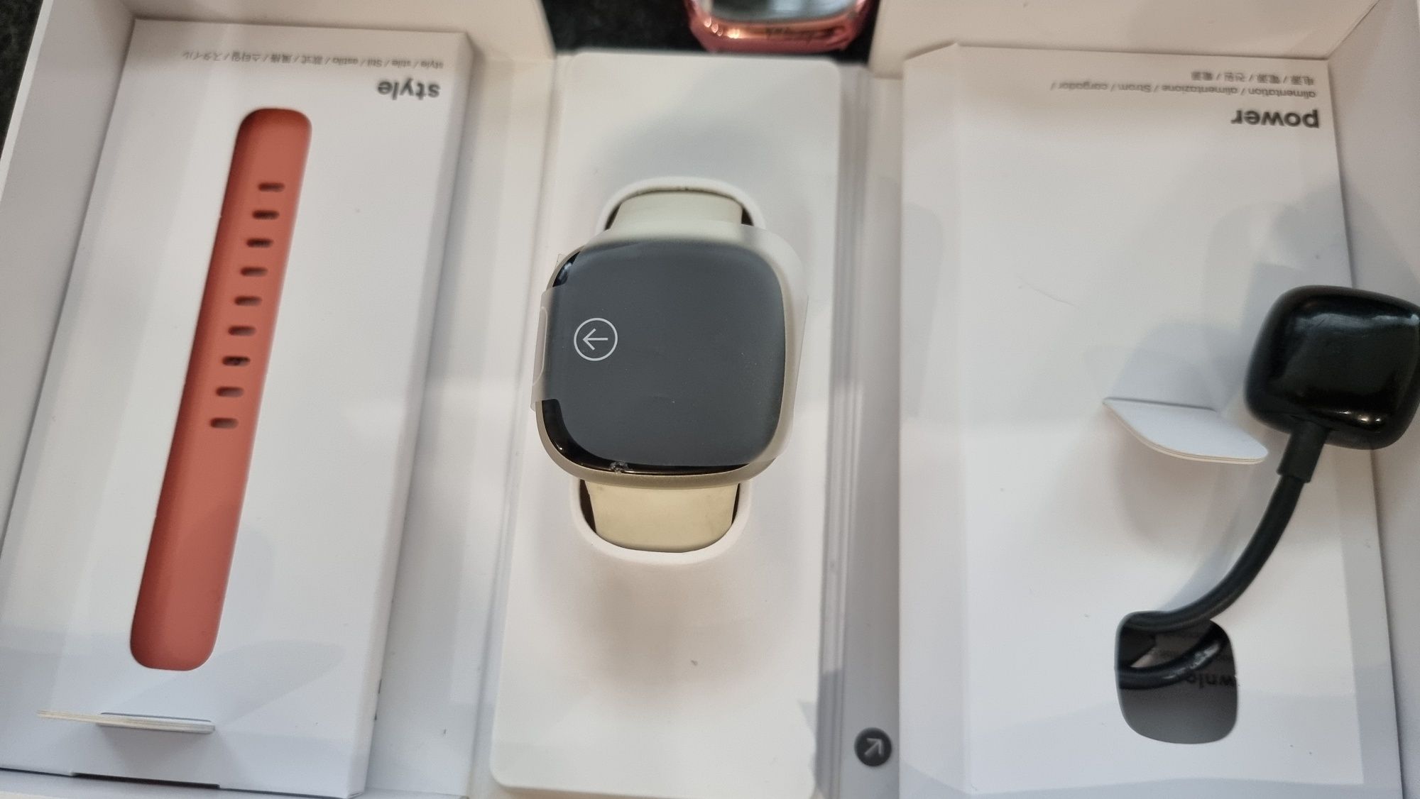 Fitbit Versa 3 самрт часовник