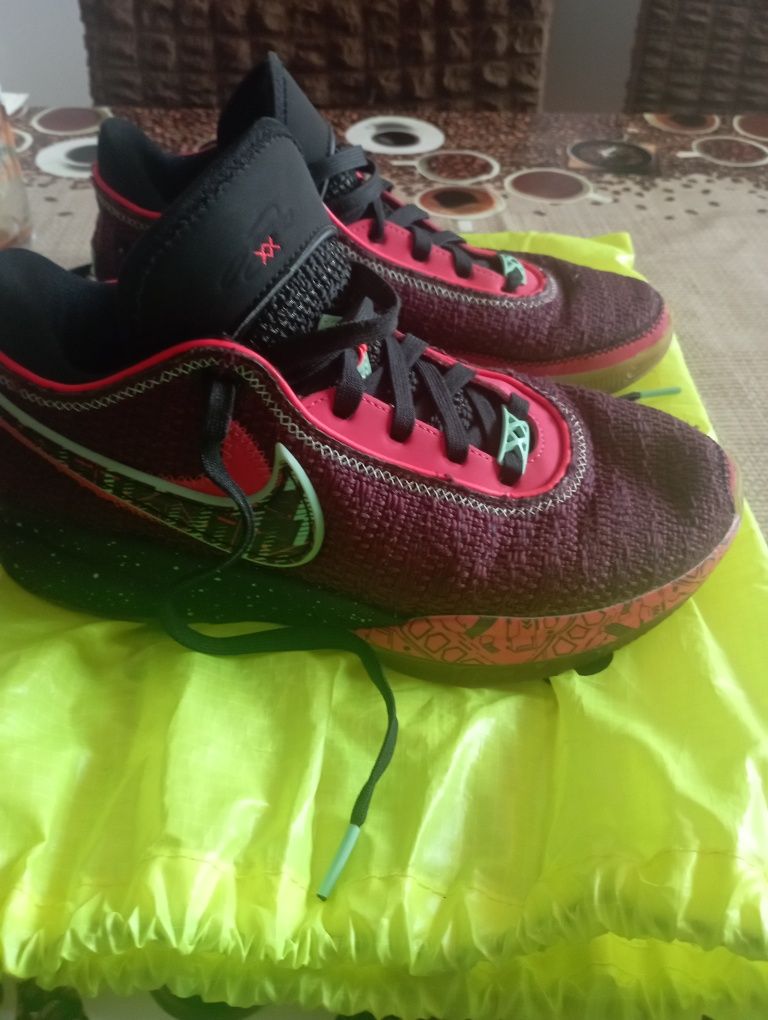 Маратонки за баскетбол  Lebron20