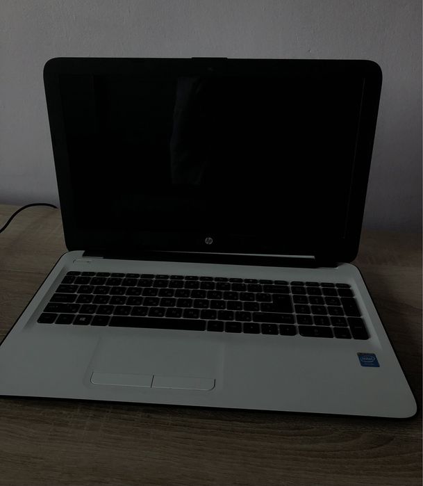 Лаптоп HP 15-AC109NU