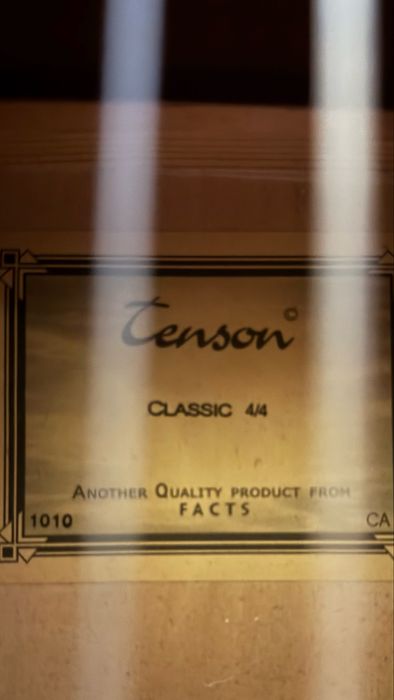 Tenson Classic 4/4 , класическа китара плюс подарък стойка за китара