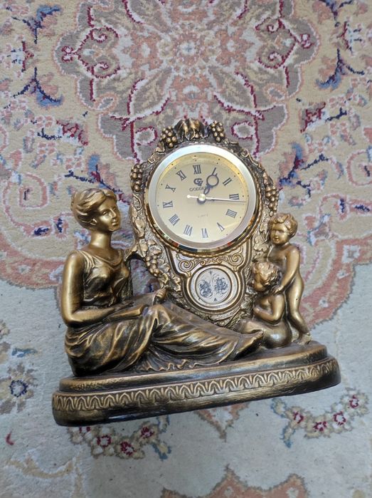 Часы металлические на батарейках