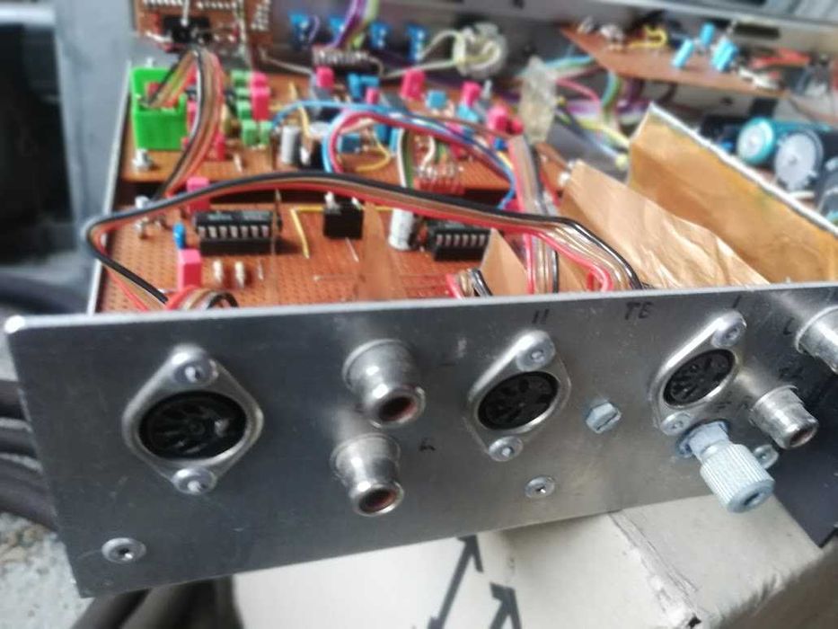 Vand radio,tuner,aparat de radio ,amplificator,construit hand made