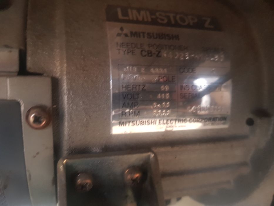 Vând mașină de cusut MITSUBISHI