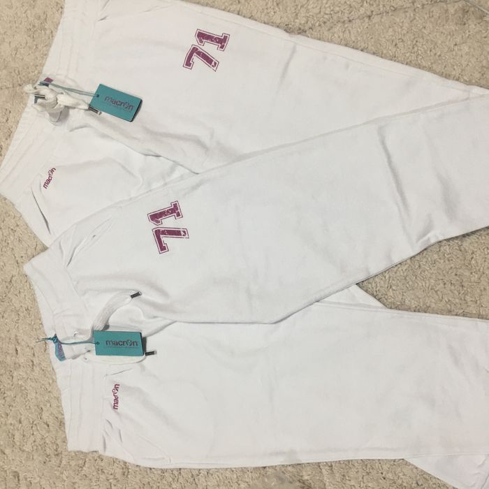 Yevropani Makron brendidan triko sotuvda.Madi in Italy