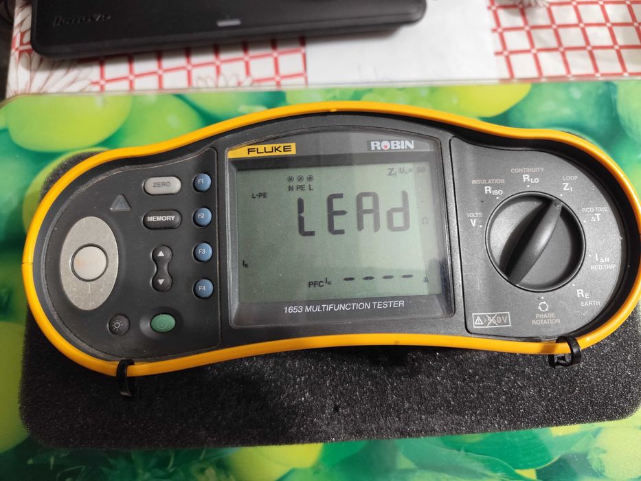 Aparat de măsură Profi Fluke 1653B