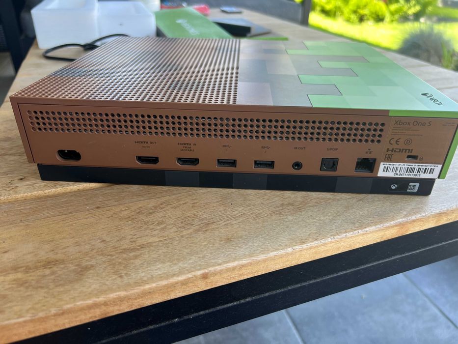 Xbox One S 1Tb Minecraft Limited Edition complet la cutie