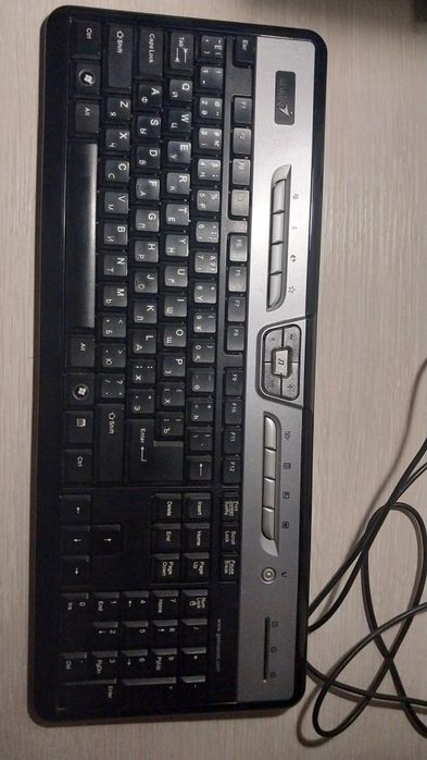 Продам клавиатуру