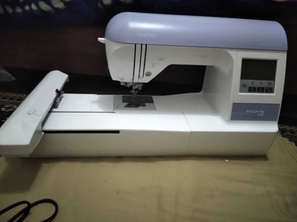 Компьютерная вышивальная машинка Brother innovis-770e