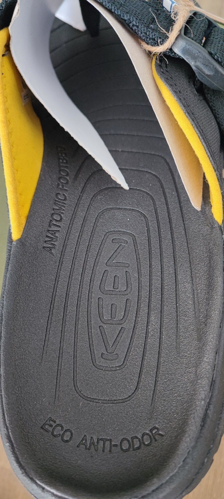 нови KEEN Solr Toe Post размер 47