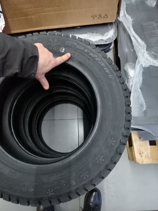 Продам зимние шины новые