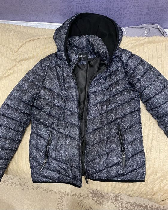 продам куртку в хорошем состоянии