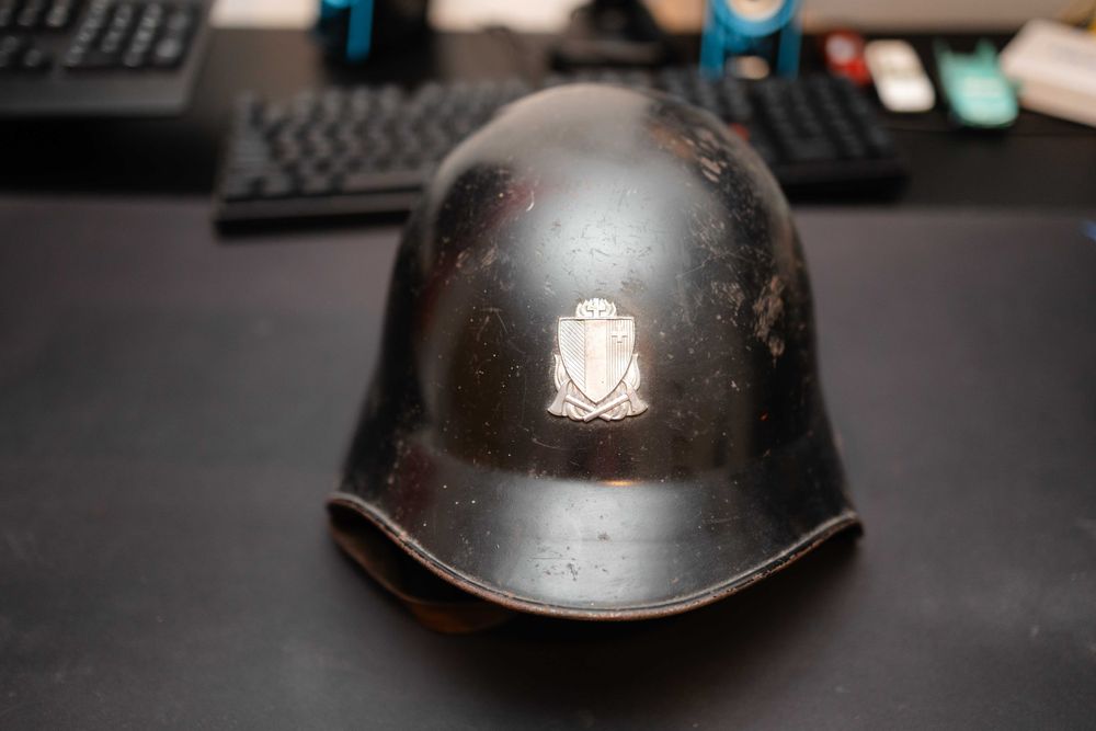 Casca veche de pompier elvețian–model metalic interbelic/WW2 1940–1960