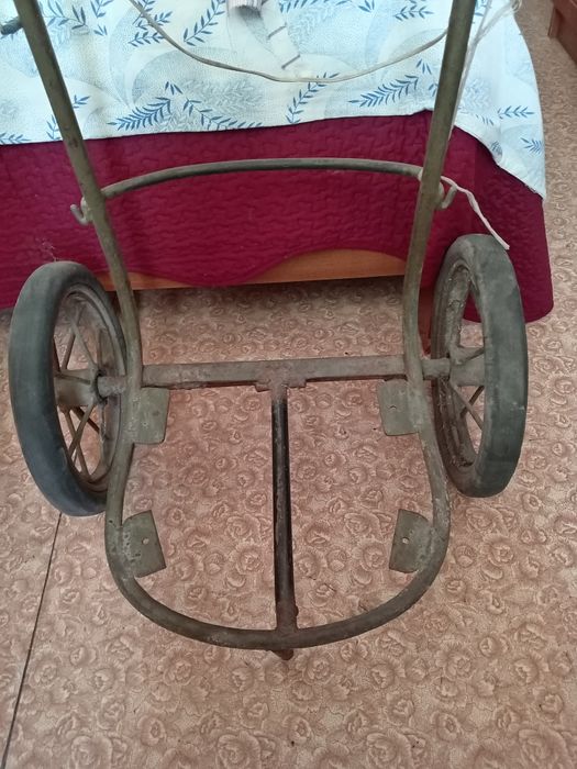 Продам железную тележку.