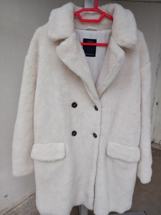 Vând haină de blana de culoare alba