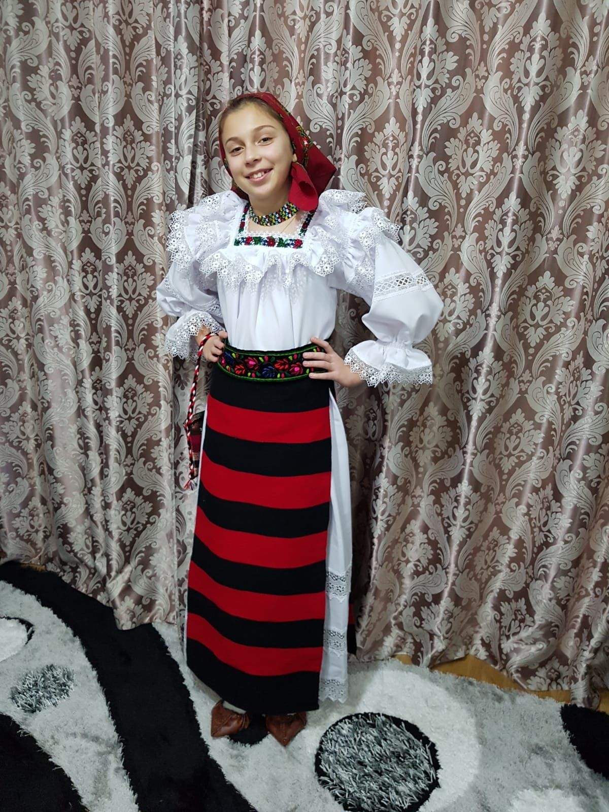 Costum popular pentru femei de Maramures cu Zadiii/catrinte