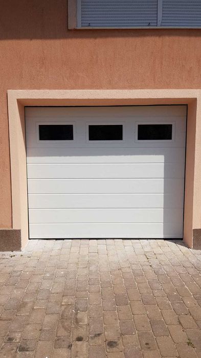 Usi de garaj pe comanda, cu automatizare si accesorii