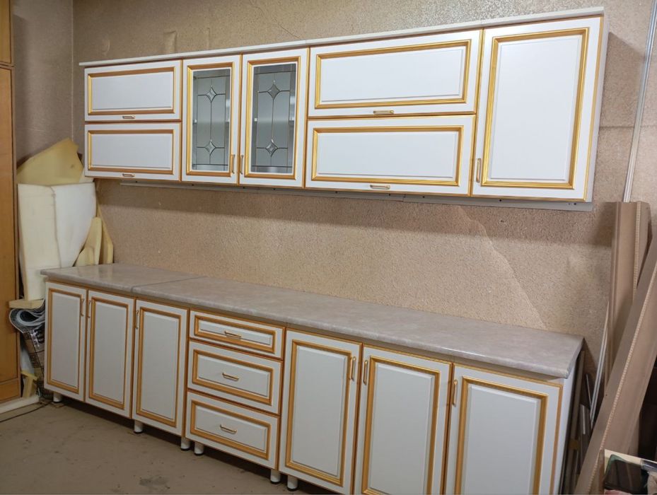 Продается кухонный мебель в новом состояние