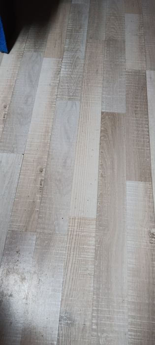 Продавам ламиниран паркет