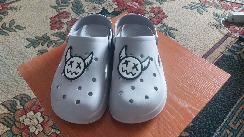 кроксы  в хорошем качестве носили 2-3раза