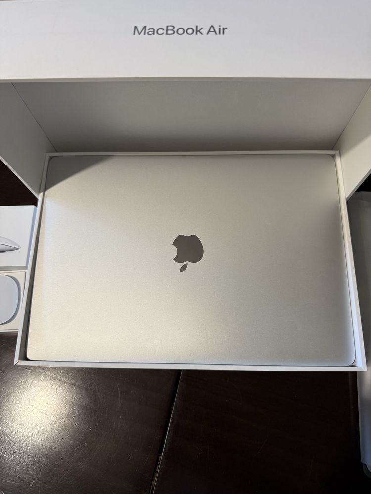 MacBook M1 13” (2020) + Magic Mouse 3