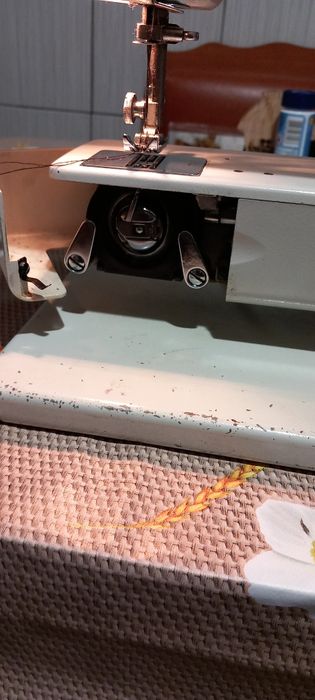 Mașină de cusut foarte ok