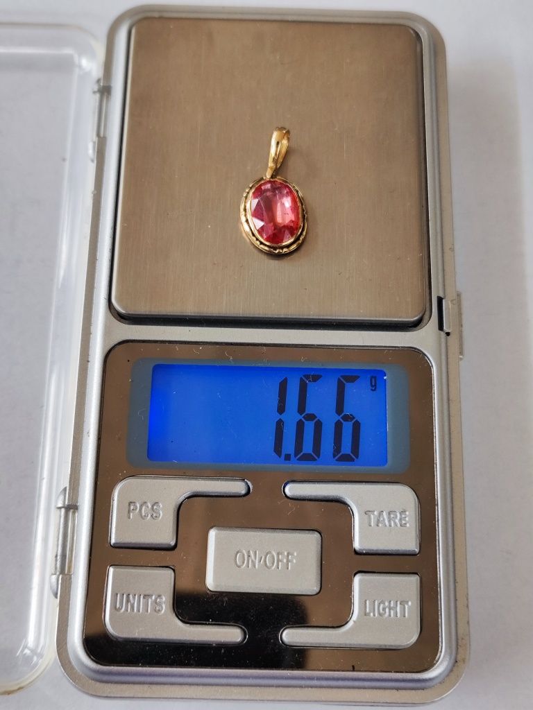 Златен медальон с рубин 14 С 585