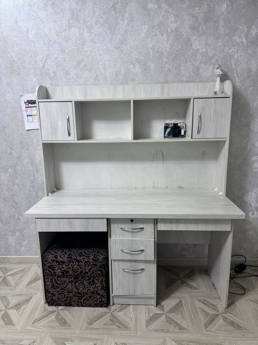 Продаю стол срочно дешева