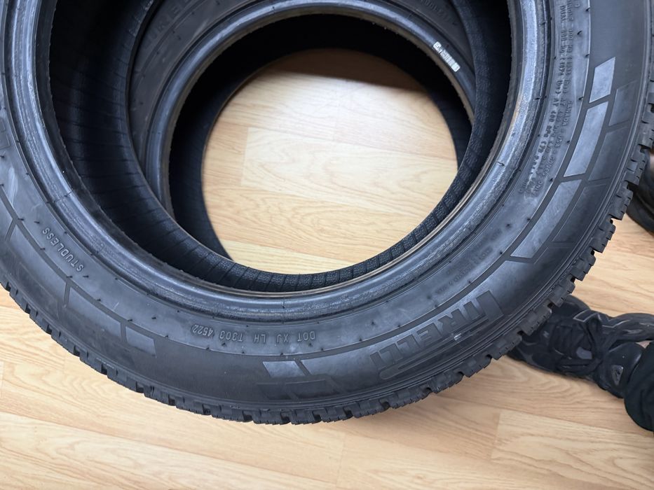 Vand 2 cauciucuri Pirelli Carrier Winter 195/65 R16C  DOT 2022