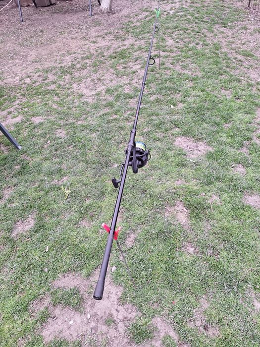 Vand 4 mulinete și 4 lansete crap .