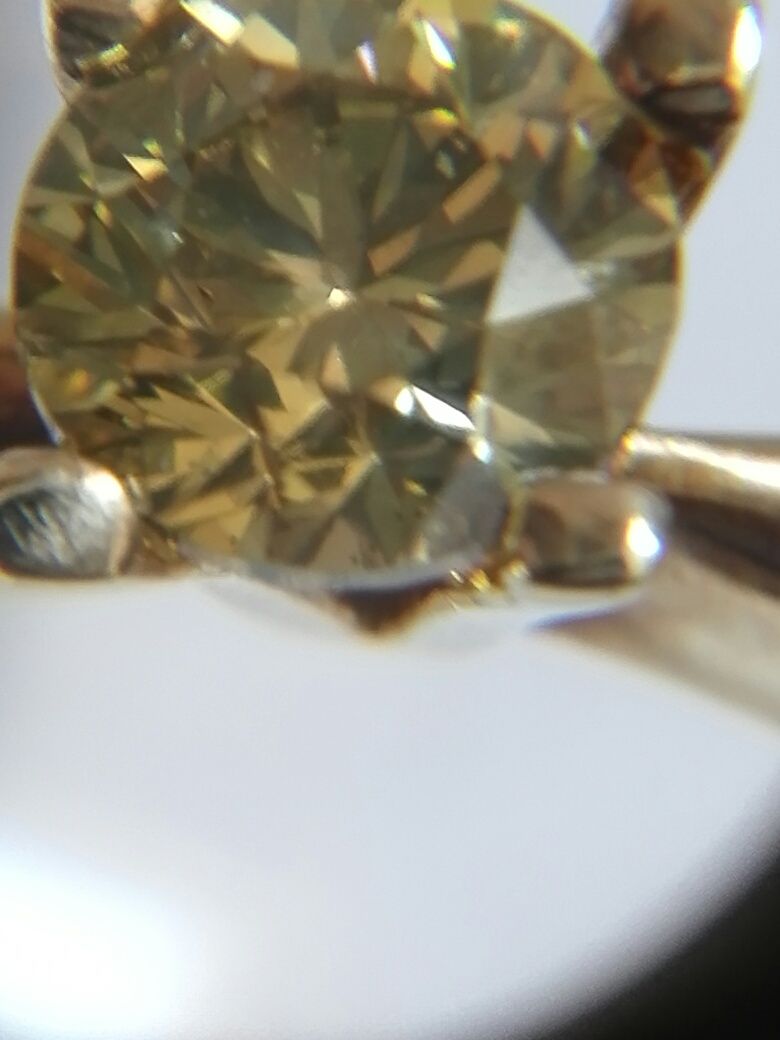 Vînd inel solitar superb din aur cu diamant 1,25ct