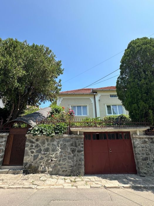 Vând casă cu grădină în Turda