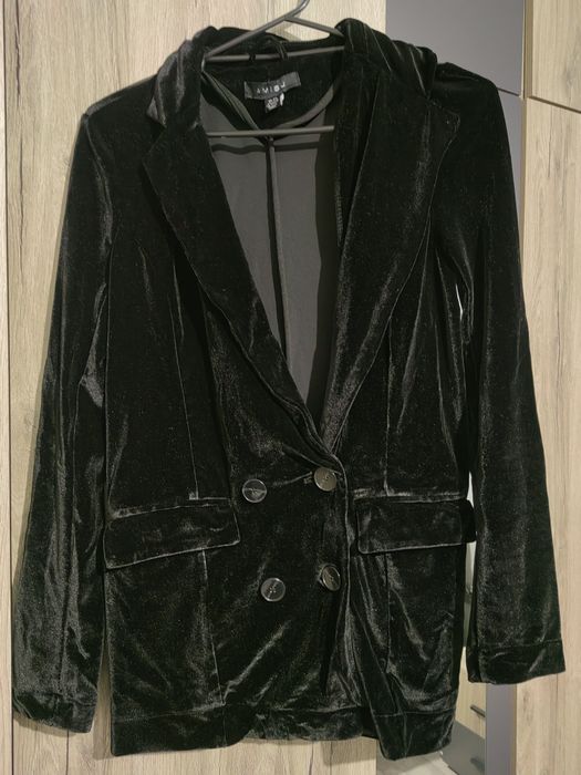 Дамско черно велурено сако ХС - 34