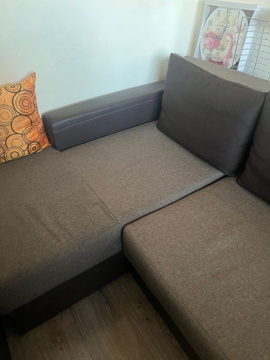 Vand canapea extensibila 3 locuri, maro, cu lada depozitare 550 ron