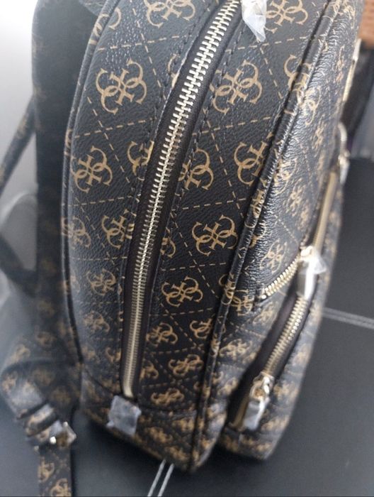 Чисто нова Раница Guess