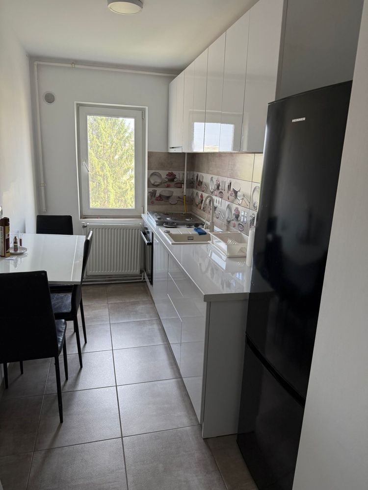 Inchiriez apartament 3 camere