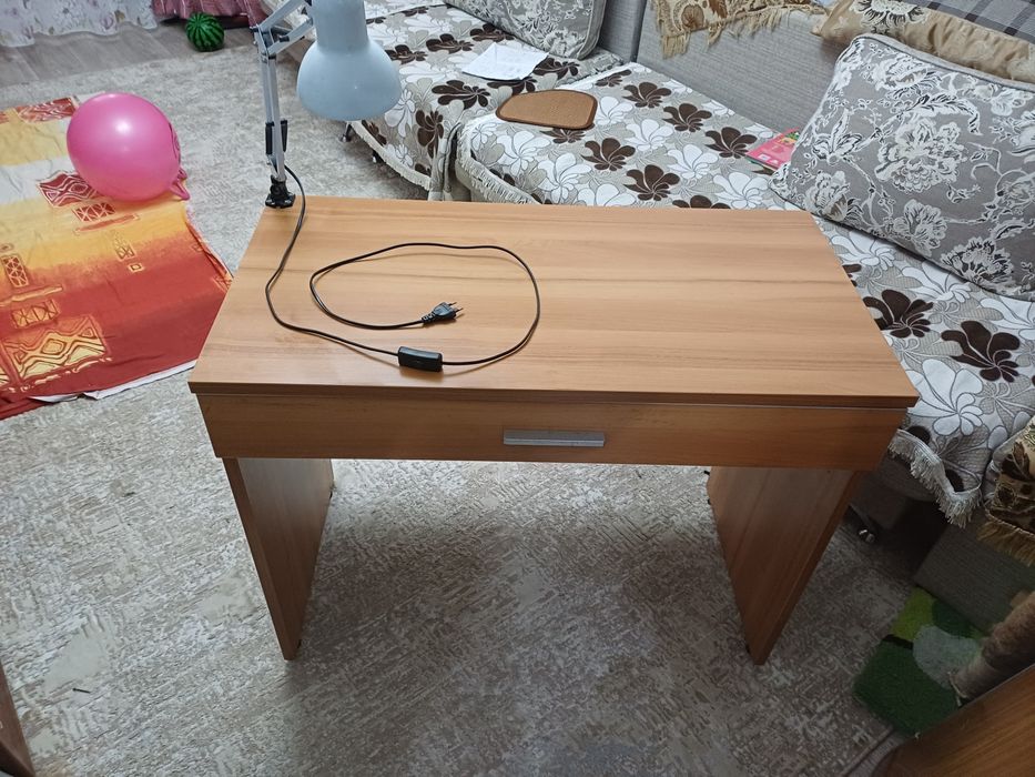 Стол письменный б./у