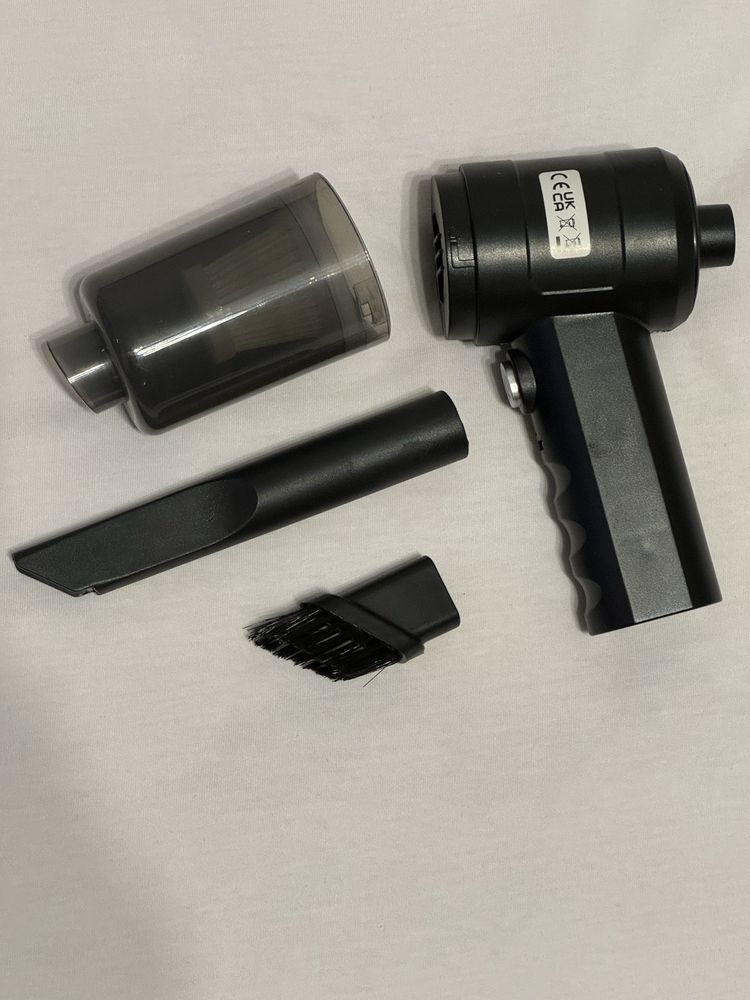 Aspirator portabil nou in cutie cu încărcare USB si accesorii