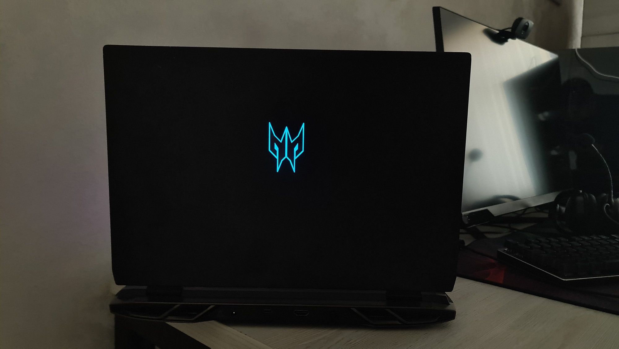 СРОЧНО!!! Игровой ноутбук: Acer Predator Helios 300.