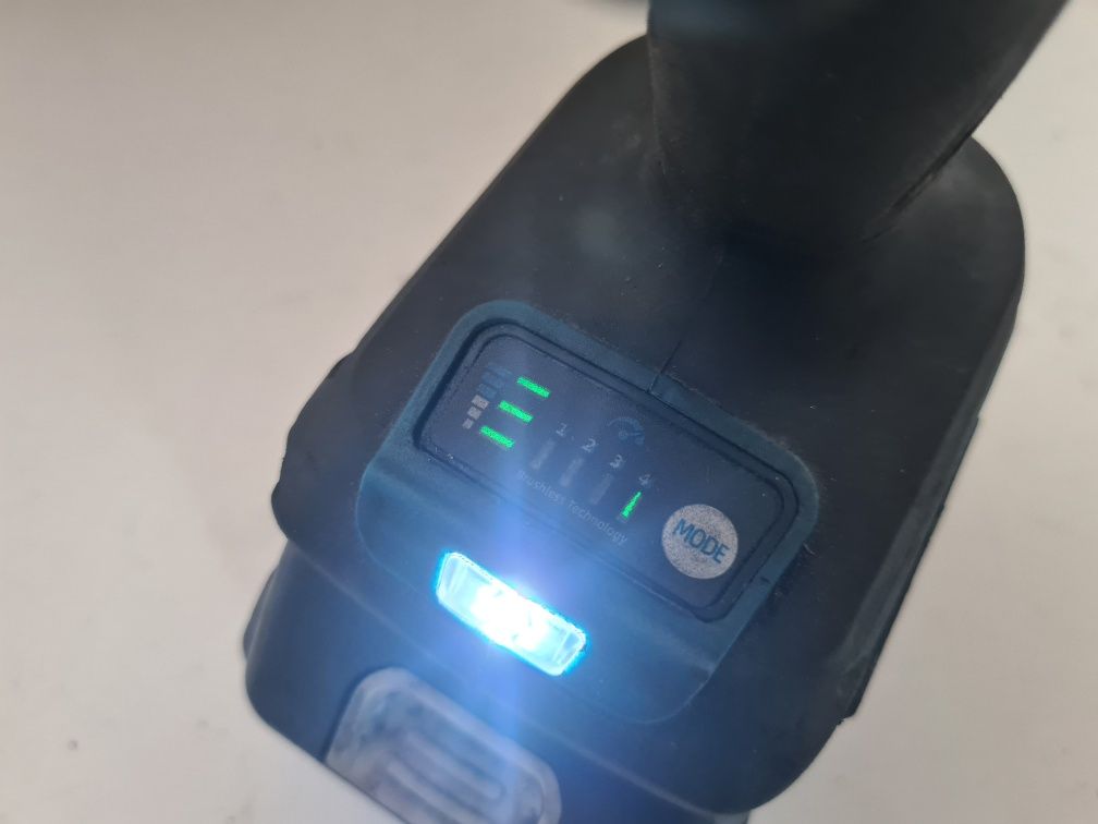 Cheie de impact electrica fara perii Gisam, 1000N.M, 0-7200rpm, albast