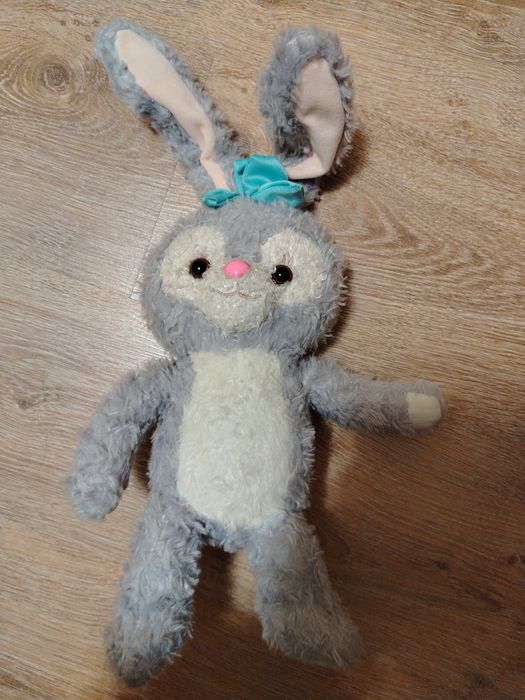 Милый игрушечный заяц - в отличном состоянии